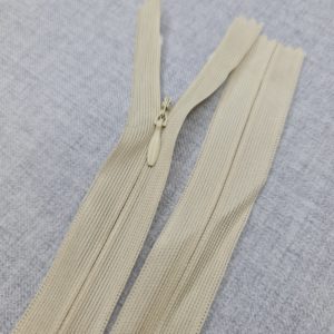 Invisible natural lace zip