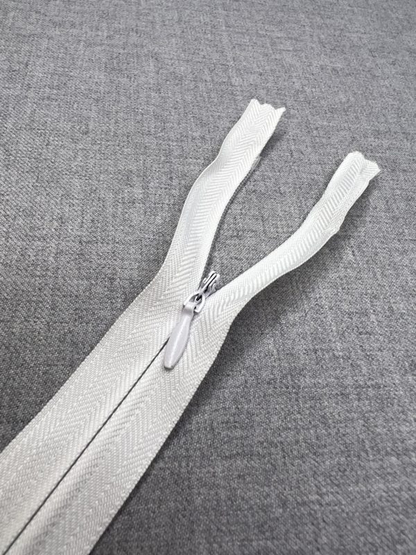Invisible fabric close end zip - White