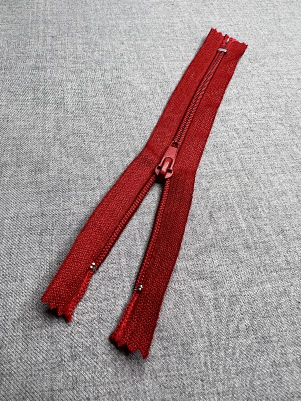 Red nylon closed end zip 20cm/8"