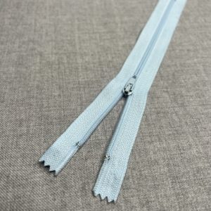Nylon zip close end size 5 Baby blue 20cm/8"