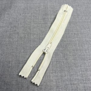 Nylon zip close end size 5 Milk White 18cm / 7"