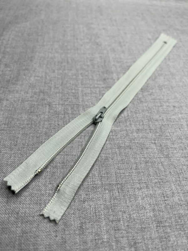 Nylon zip close end size 5 Light Grey 25cm/ 10"