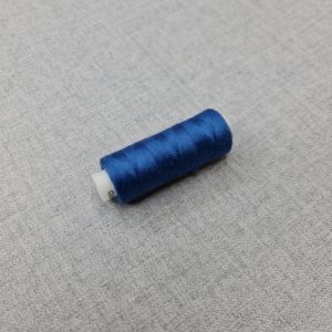 Thread in dark blue colour 220