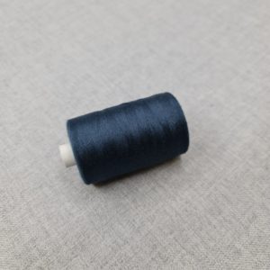 Thread in navy colour 226