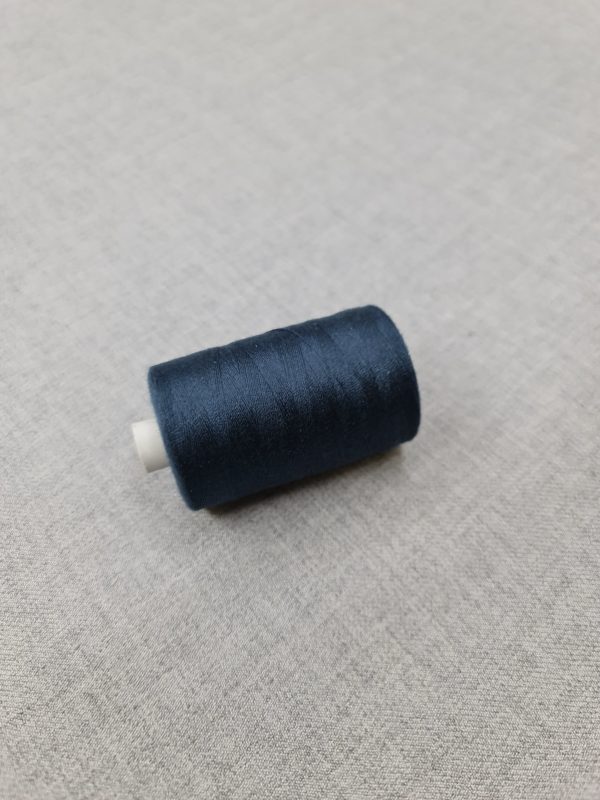 Thread in navy colour 226