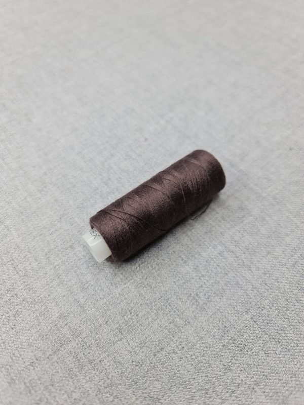 Thread in darkest brown colour 304