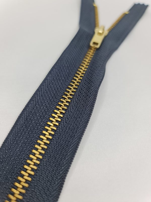 Metal jean zip close end size 4 in dark grey, gold colour