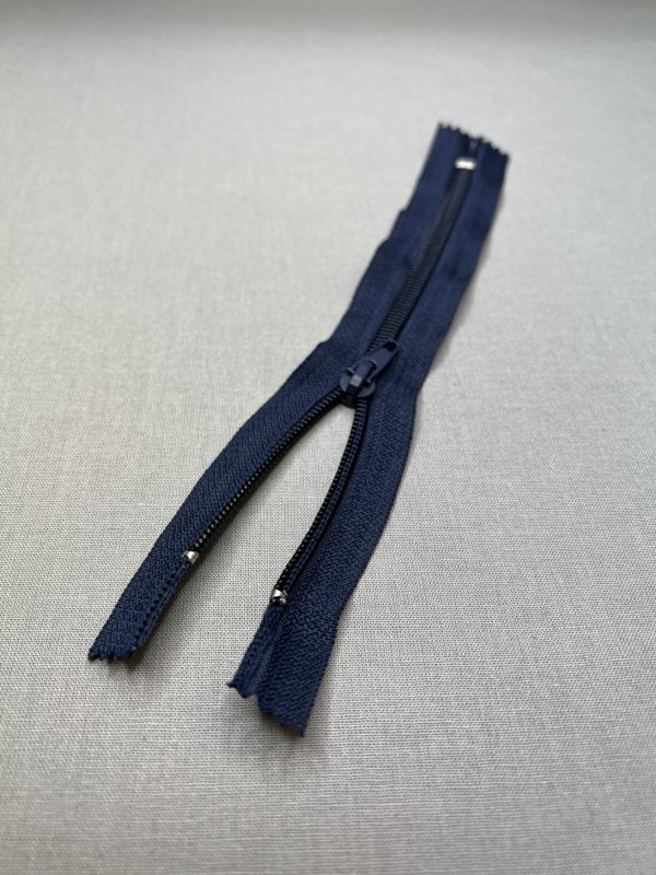 Nylon closed end zip in navy colour size 20cm/8"